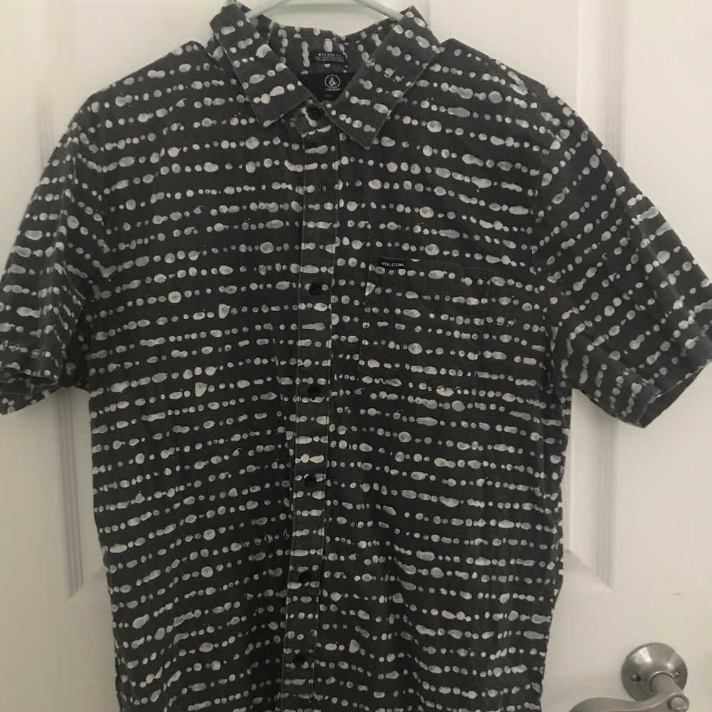 Mens Volcom button down shirt
